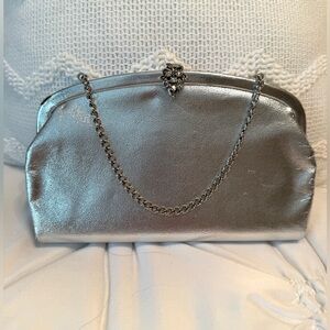 VTG 50's 60s SILVER FAUX LEATHER EVENING BAG HANDBAG CLUTCH CHAIN STRAP KISSLOCK
